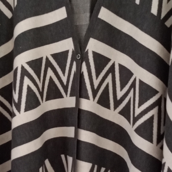 Forever 21+ Knit Poncho Cape Ruana 1X - Picture 8 of 9
